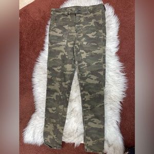 American Eagle Camo Print Jegging